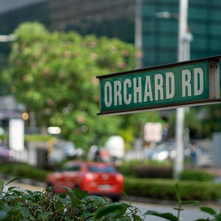 Royal Plaza On Scotts Singapura Exterior foto Orchard Road street sign