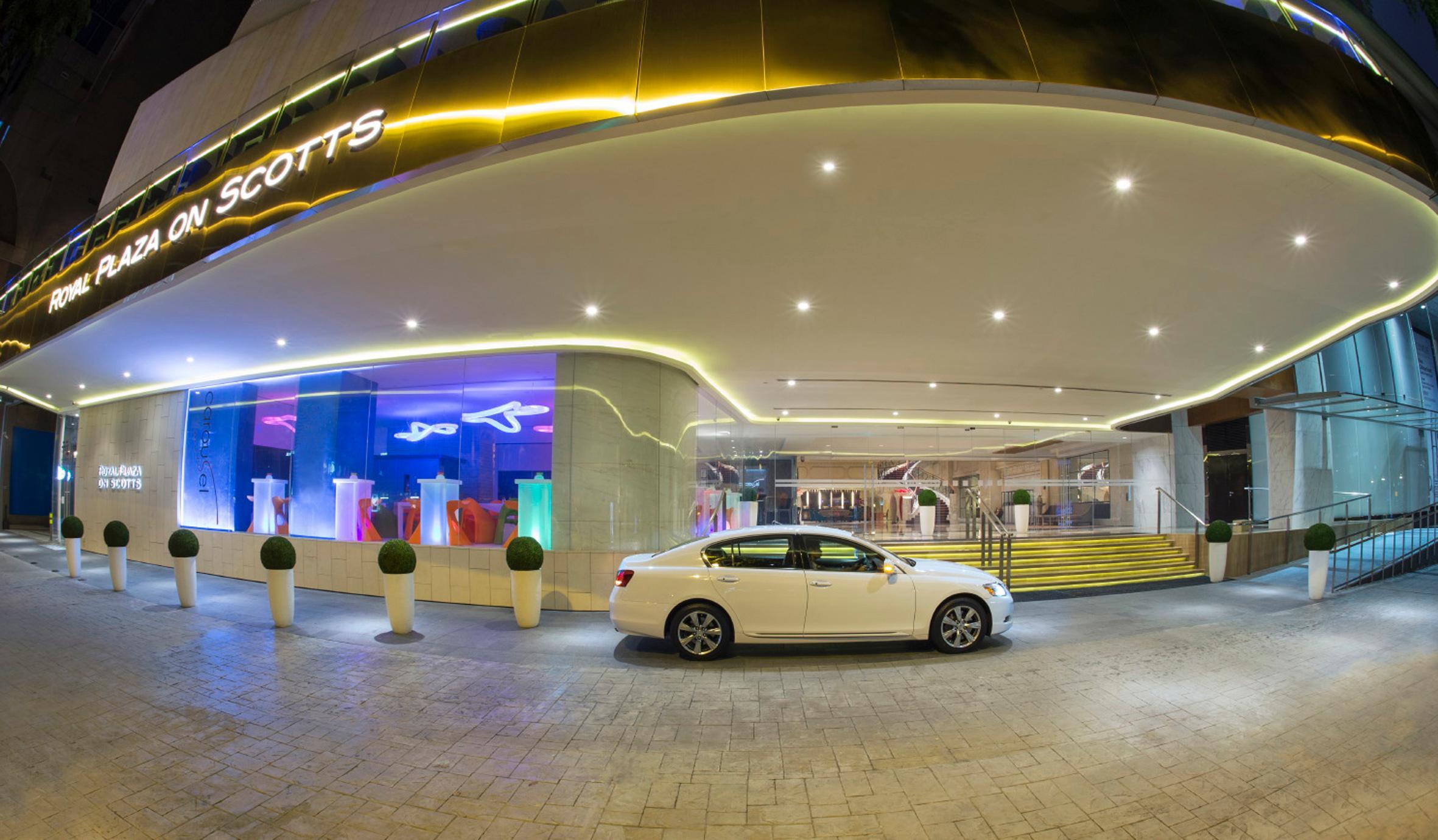 Royal Plaza On Scotts Singapura Exterior foto The hotel's entrance