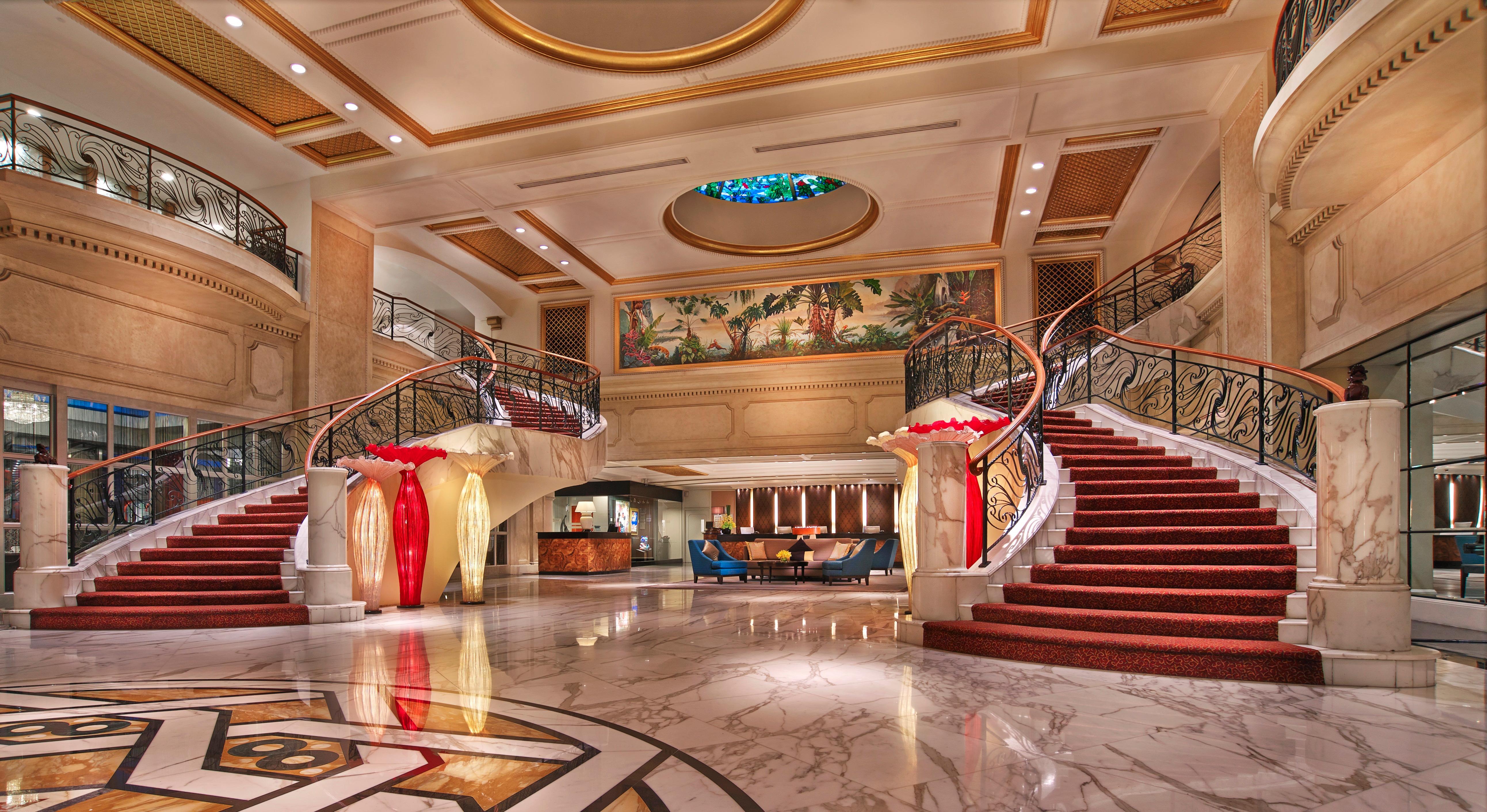 Royal Plaza On Scotts Singapura Exterior foto The lobby of the hotel