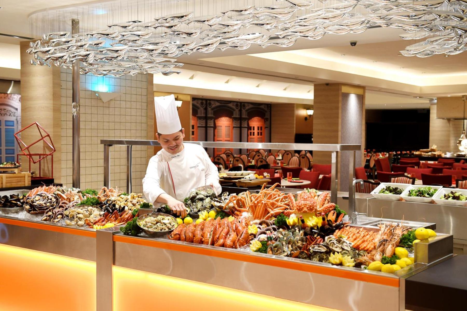 Royal Plaza On Scotts Singapura Exterior foto A buffet at a hotel