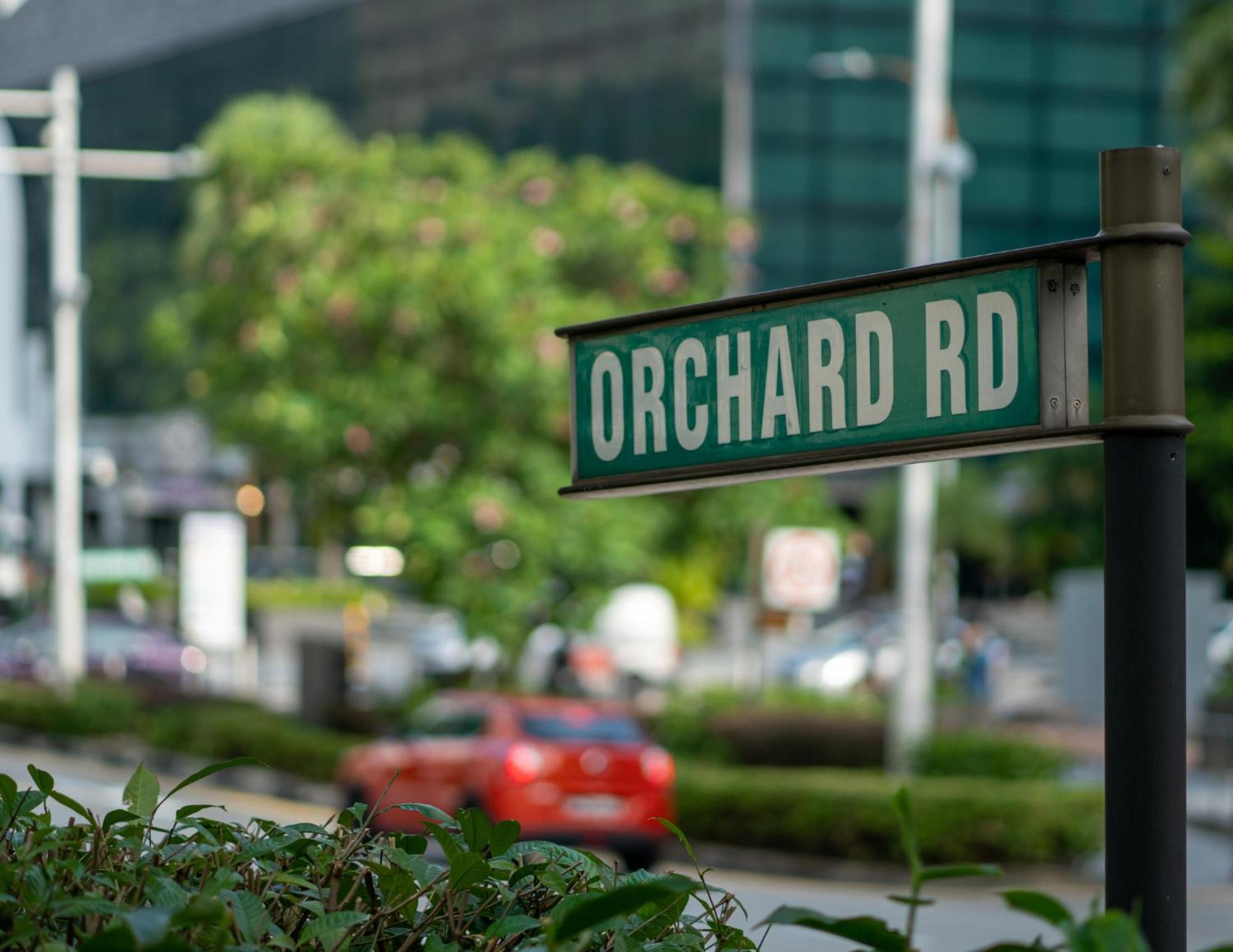 Royal Plaza On Scotts Singapura Exterior foto Orchard Road street sign