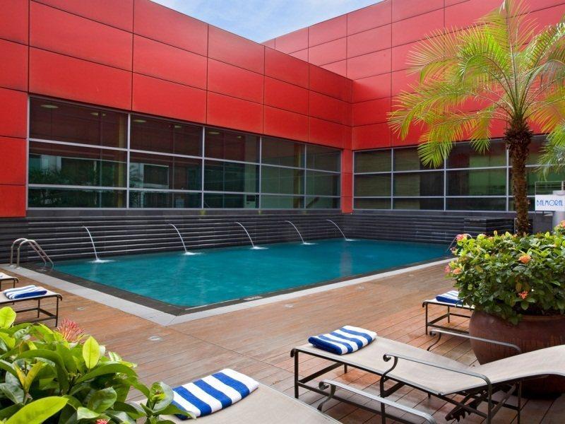 Royal Plaza On Scotts Singapura Exterior foto Pool at the hotel