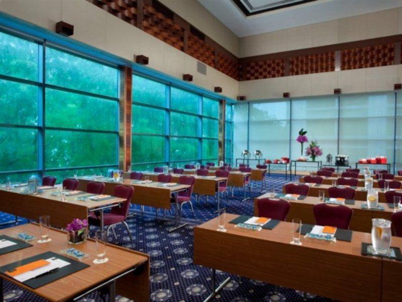 Royal Plaza On Scotts Singapura Exterior foto Meeting room