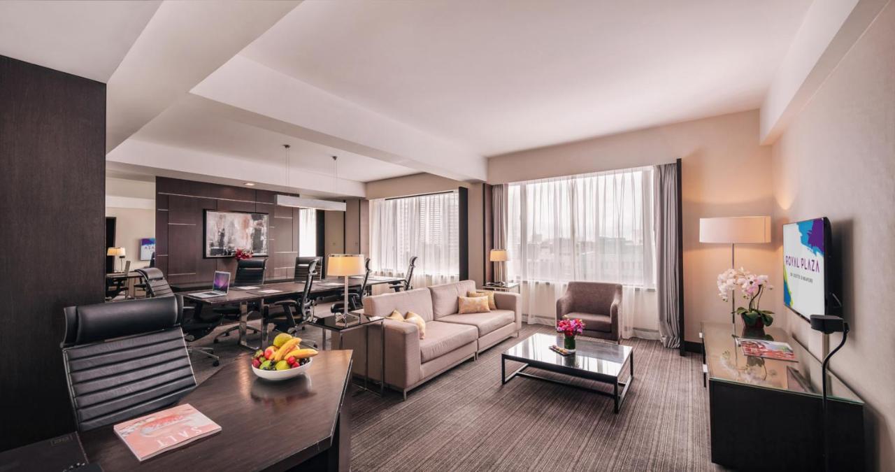 Royal Plaza On Scotts Singapura Exterior foto A suite at the hotel